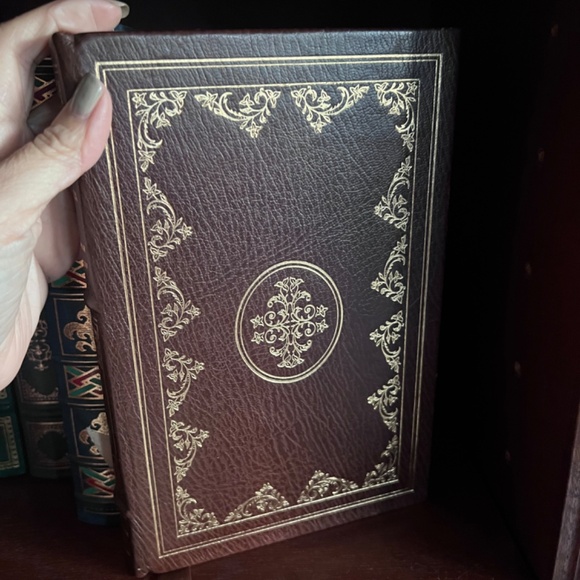 Lolita - Picture 2 of 8